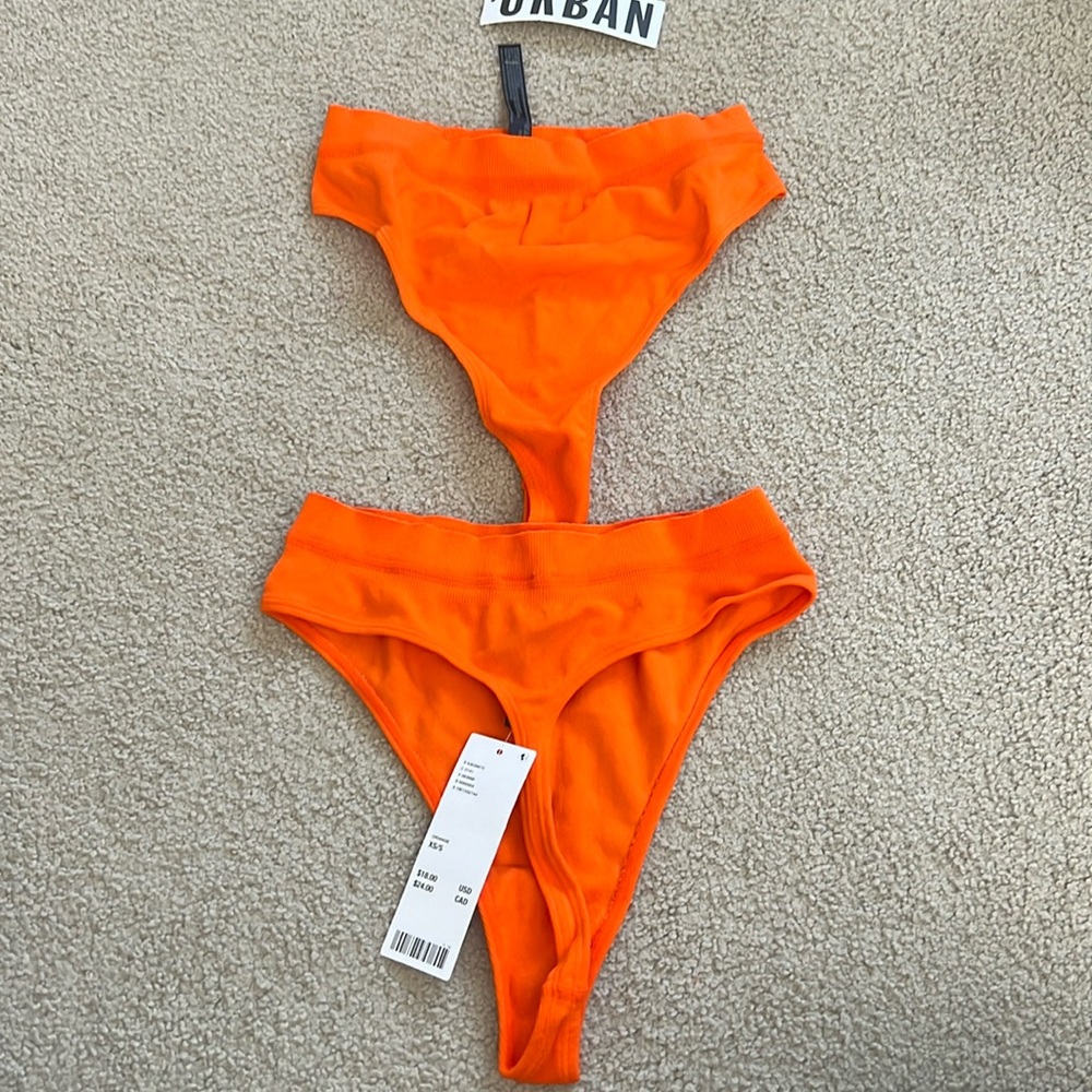 Urban Outfitters 2 Thongs NWT xs/s